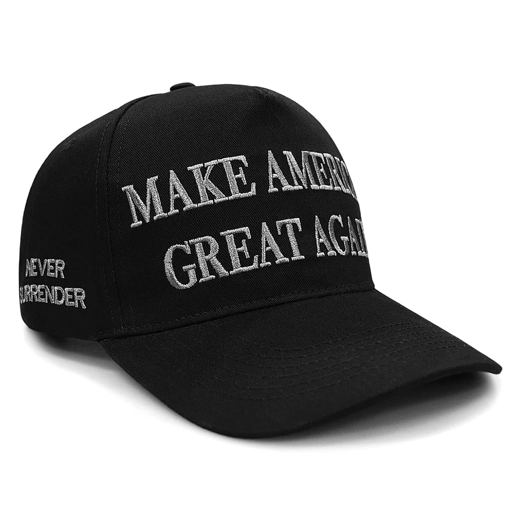 Svart keps med texten 'Make America Great Again' och 'Never Surrender' broderat på sidan (DARK MAGA HAT - ELON MUSK CAP IN BUTLER, PA - MAKE AMERICA GREAT AGAIN TRUMP HAT)
