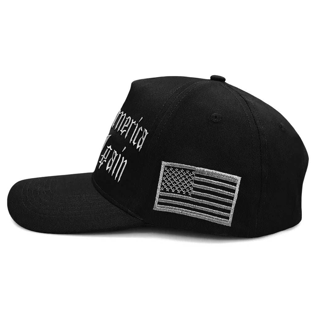 Svart keps med texten 'Make America Great Again' broderat med gotiskt typsnitt (DARK MAGA HAT Gothic Letters - ELON MUSK CAP)