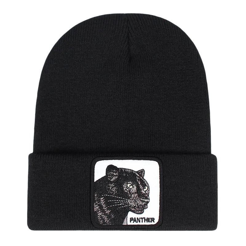 Svart mössa med black panther och texten panther broderad på tygpatch