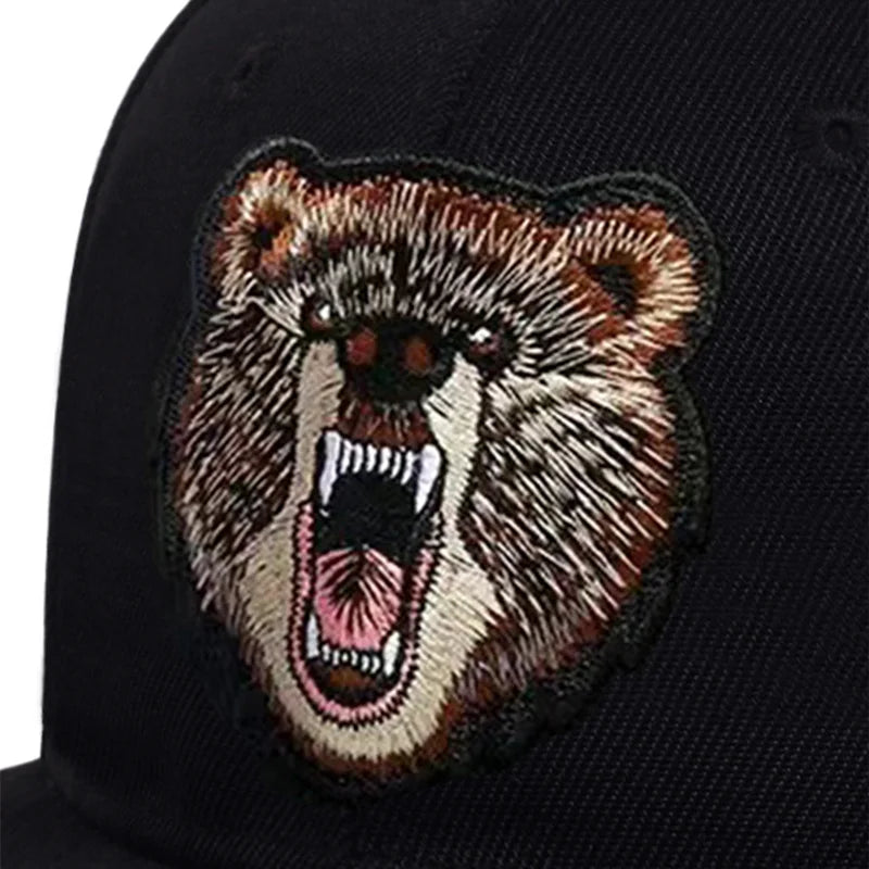 Helsvart snapback med björnmotiv