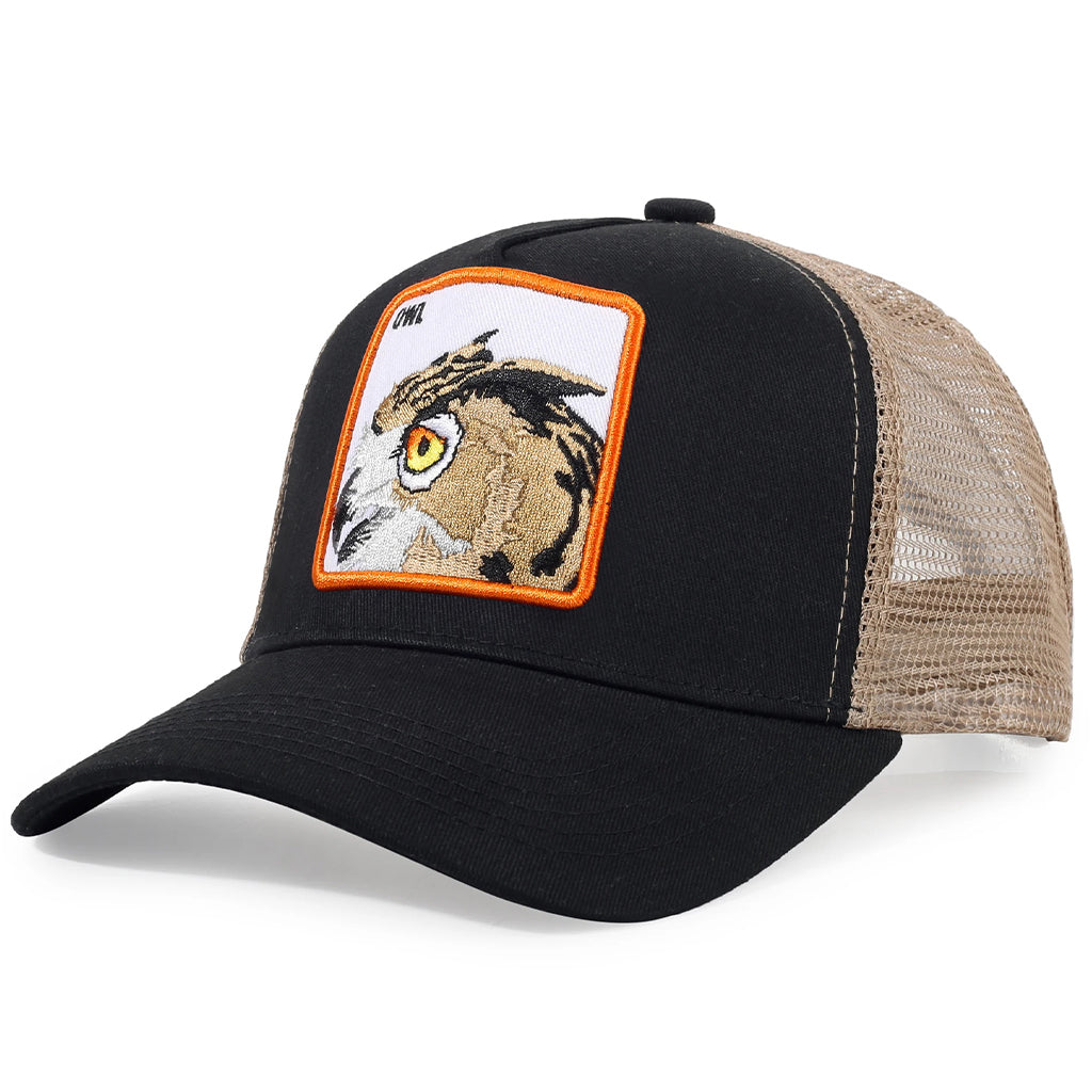 Svart trucker-keps med uggla och texten OWL broderad på tygpatch framtill