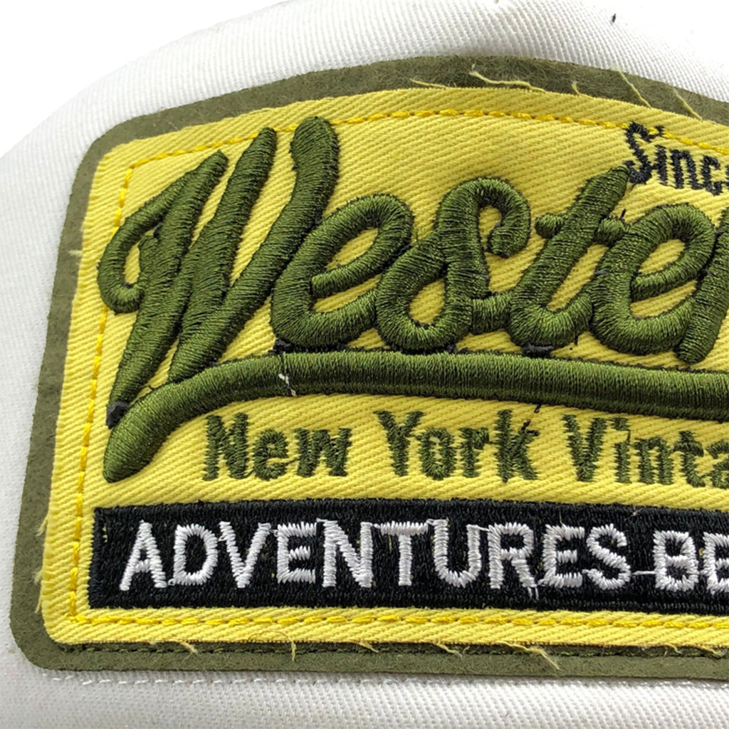 Militärgrön keps för män med brodyr på framsidan