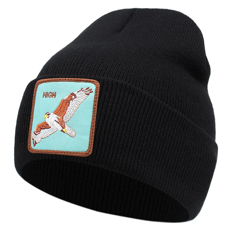 Svart mössa med örn och texten high broderad på tygpatch