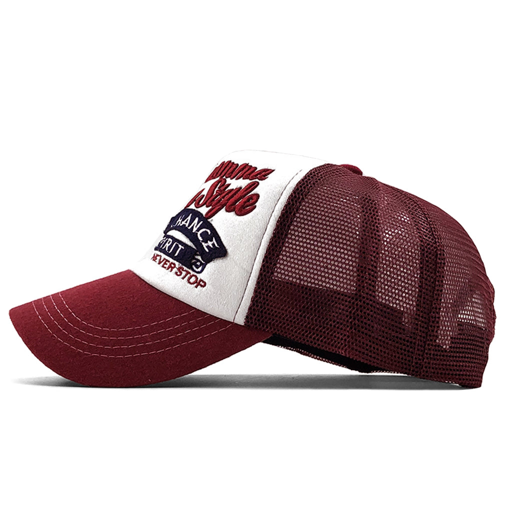 Röd och vit trucker nätkeps