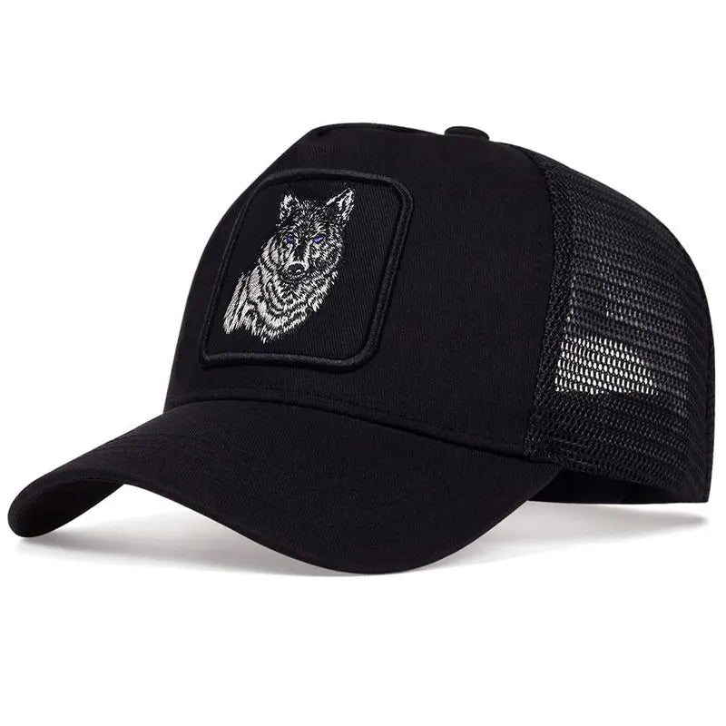 Svart trucker keps med varg med blåa ögon