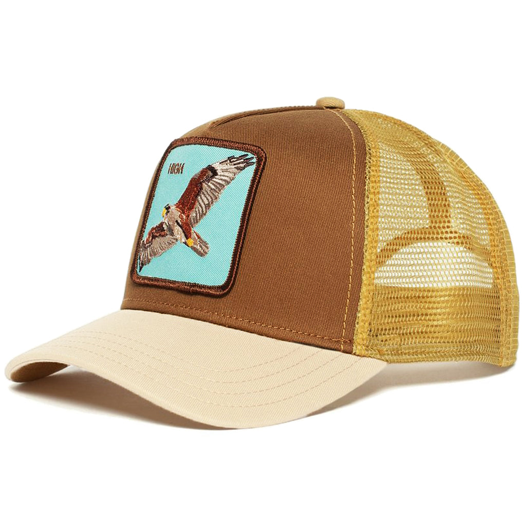 Brun-, khaki och gulfärgad trucker-keps med örn och texten high broderad på tygpatch