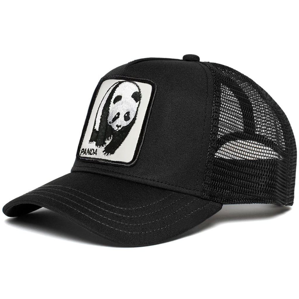 Svart trucker-keps med panda (bambubjörn) och texten panda broderad på tygpatch
