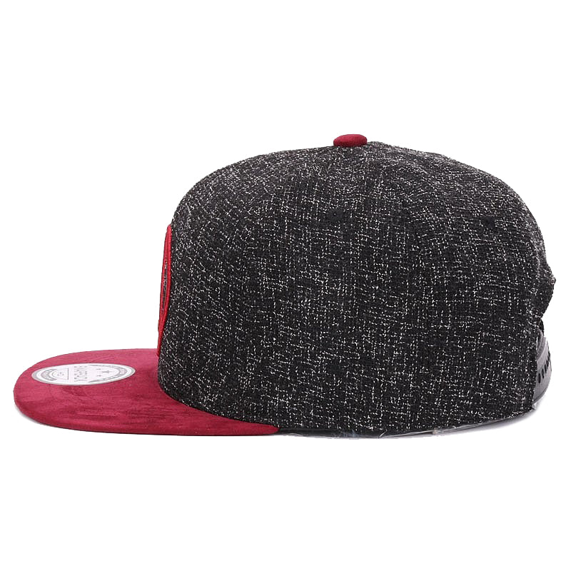 NY Triangle Svart/Röd Snapback