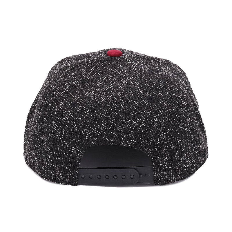 NY Triangle Svart/Röd Snapback