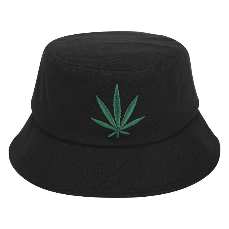 Svart bucket hat med cannabis-brodyr