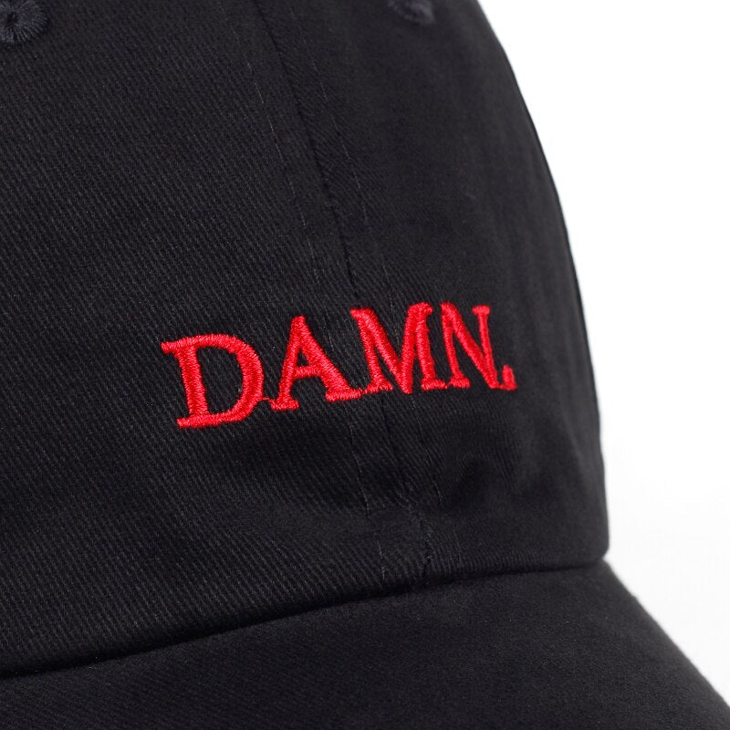 DAMN Letters Röd Dad Hat