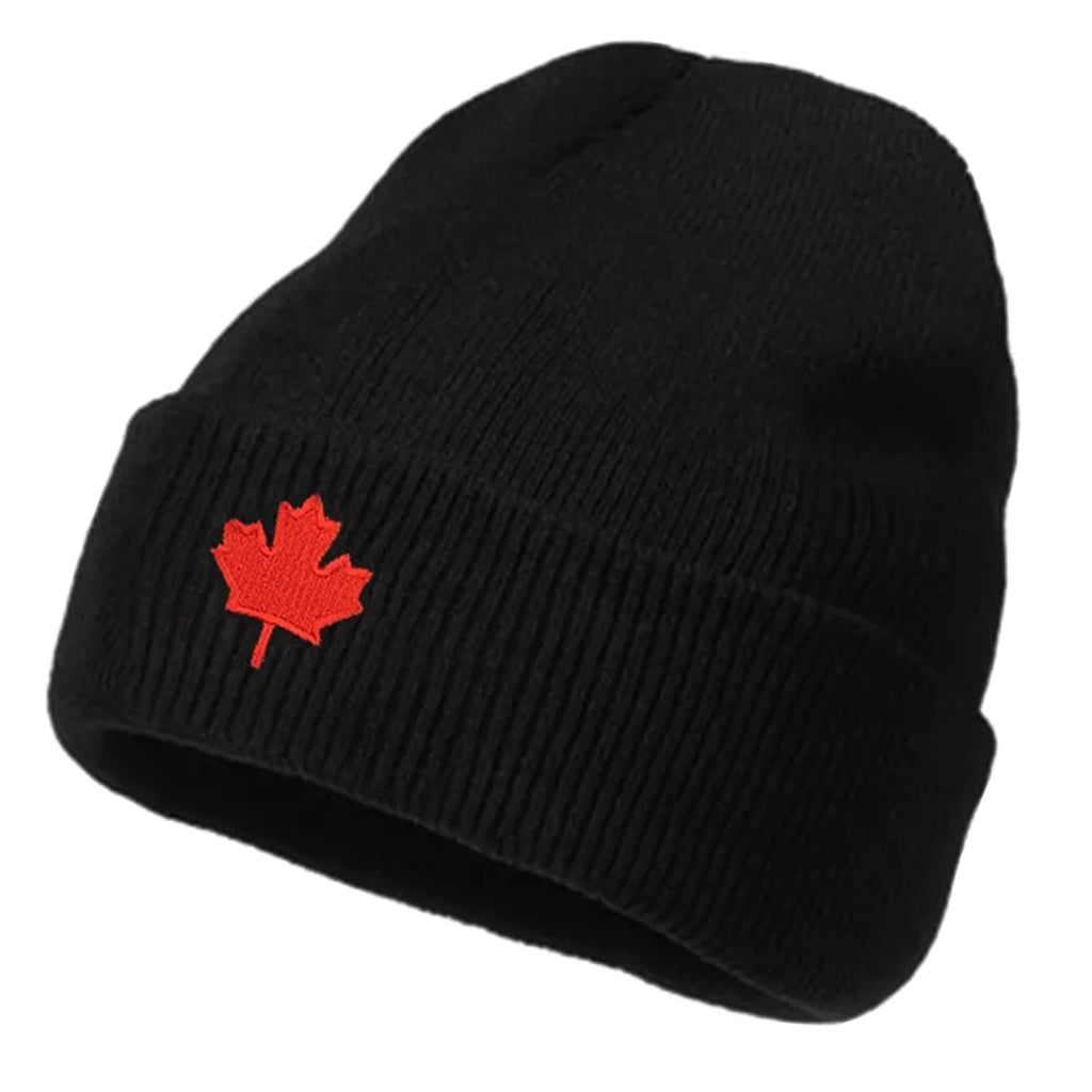 Ribbstickad svart mössa med rött lönnlöv från Kanadas flagga